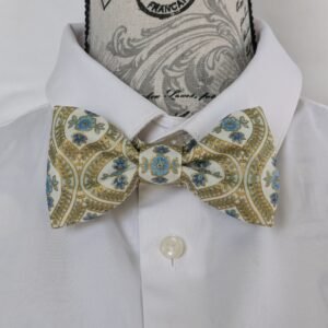 NOEUD PAPILLON ARABESQUE OR A MOTIF FLEURS BLEUES - 3 TAILLES